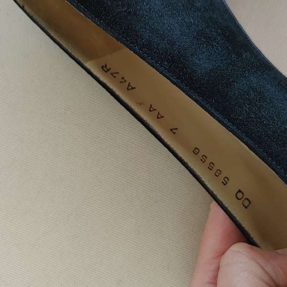 FERRAGAMO black suede slip on kitten heels logo 7 AA - Picture 14 of 15